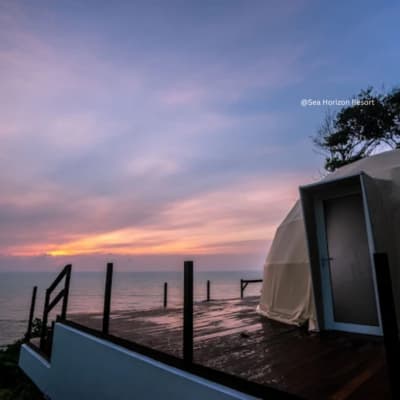 sea horizon resort evening view